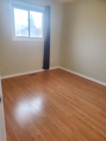 For Lease - 104 Houseman Crescent, Richmond Hill, Ontario - Photo 2