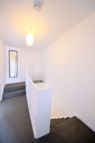 28 Hereford Street – Room 4 - Photo 4