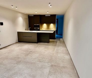 Volledig vernieuwd appartement te huur - Photo 2