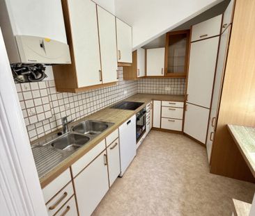 STILVOLLER ERSTBEZUG NACH SANIERUNG – 3-ZIMMER-ALTBAUWOHNUNG MIT KA... - Photo 3