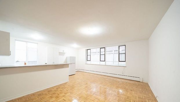 For Lease - 77 Erskine Avenue Unit# 202, Toronto, Ontario - Photo 1
