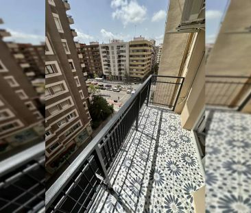 3-bedroom apartment for rent in En Corts, Valencia. - Photo 1