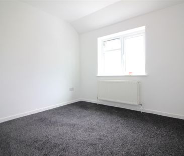 Ashbrook Road, Old Windsor, Windsor - Photo 2