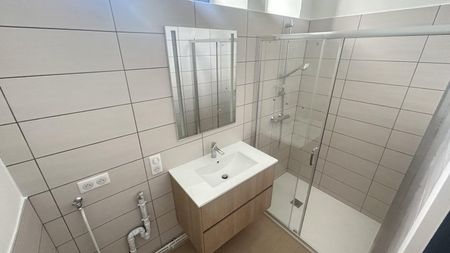 Location / Duplex - Photo 2