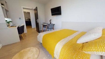 Bronze 2 Bed Apt Plus - Photo 3