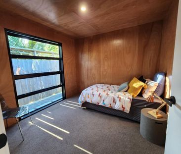 Fully Furnished Three bedroom home - Photo 6