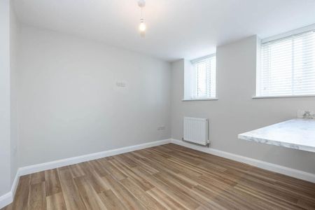 4 bedroom terraced house to rent - Photo 2