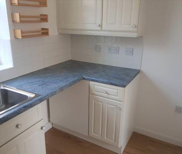 Lowndes Path, Aylesbury - Photo 6