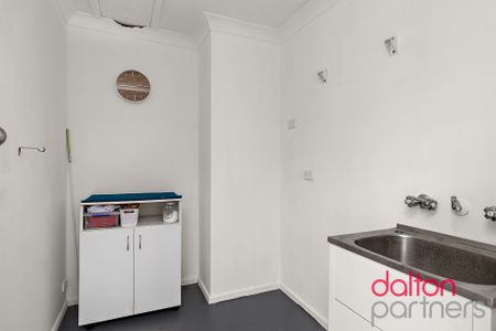 Three-bedroom Lakeside Retreat - Photo 3