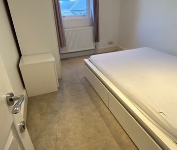 Room in a Shared House, Khama Rd, SW17 - Photo 5