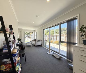 3 bedroom home in Lower Hutt - Photo 2