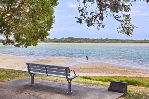 Waterfront Living on Picnic Point – Fully Furnished 2-Bedroom Apartment - Photo 1