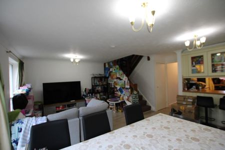 3 bedroom terraced house to rent - Photo 2