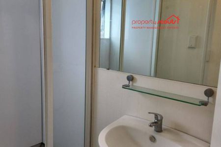 Cozy central semi-furnished unit - Photo 4