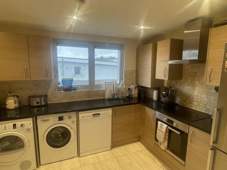 2 bedroom flat to rent - Photo 4