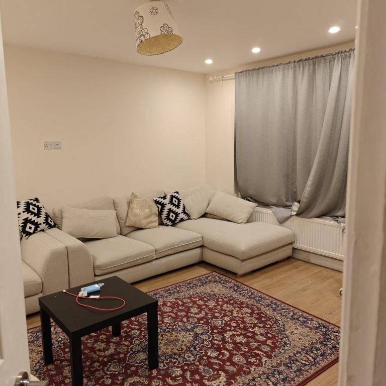 4 bedroom terraced house to rent - Photo 1