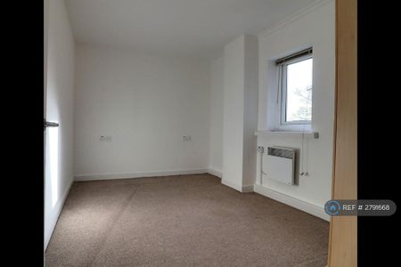 3 bedroom penthouse to rent - Photo 3