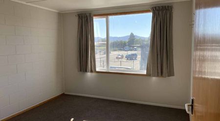 Sunny One Bedroom Unit, Close to town - Photo 2