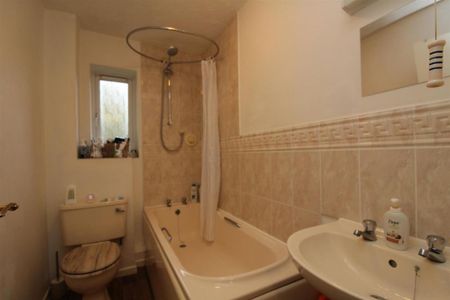 2 bedroom end of terrace house to rent - Photo 5