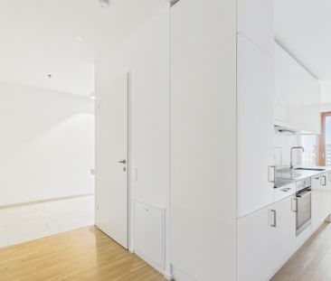 Online-Terminbuchung: 18. OG mit Lift | 1 Zimmer-Wohnung | 4m² Balk... - Photo 2