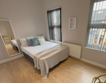 4 bedroom terraced house to rent - Photo 3