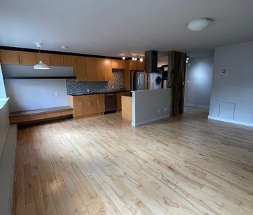 TOP FLOOR - 2 BEDROOM - AWESOME LOCATION | 8406 104 Street, Edmonton - Photo 1