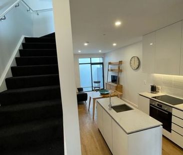 FULLY FURNISHED 2 bedroom Paddington apartment - Photo 6