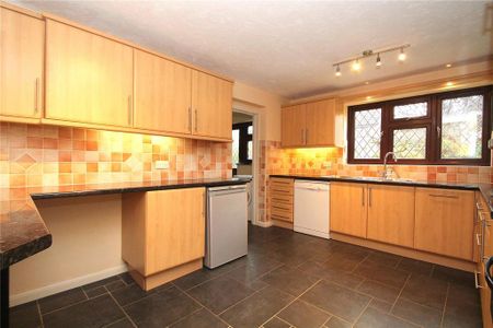 4 bedroom detached house to rent - Photo 3