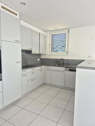 Familienfreundliche 3.5-ZWG mit Gartensitzplatz und Wintergarten - Photo 1
