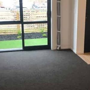 Rent Rebated - Walk to CBD! - Photo 2