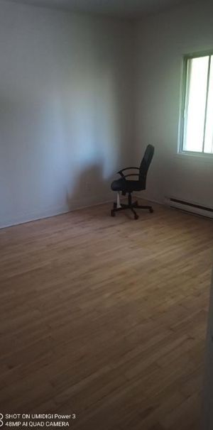 5 1/2 semi-meublé rénové à louer - Photo 1