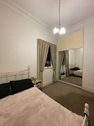 Caulfield North - Photo 2