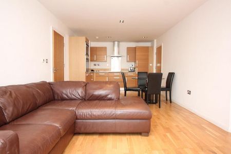 2 bedroom flat to rent - Photo 2