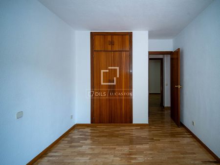 Magnificent Townhouse with a Private Garden in an Exclusive Gated Community in El Soto de La Moraleja - Foto 3