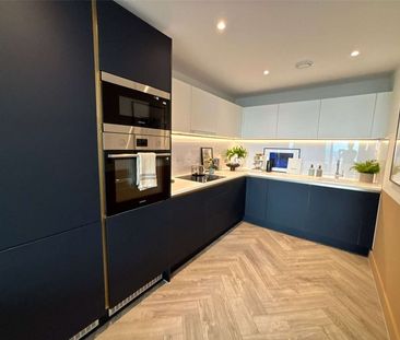 Exceptional Fully Furnished One Double Bedroom Apartment with unriv... - Photo 5