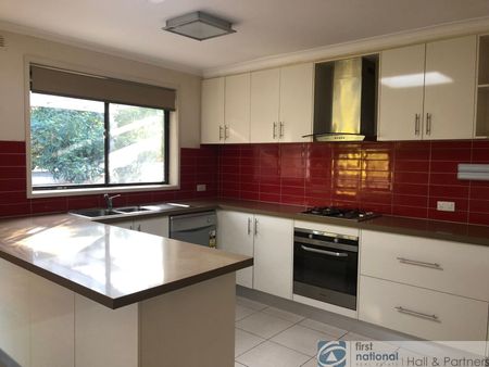 22 Bruford Avenue, Wheelers Hill - Photo 3