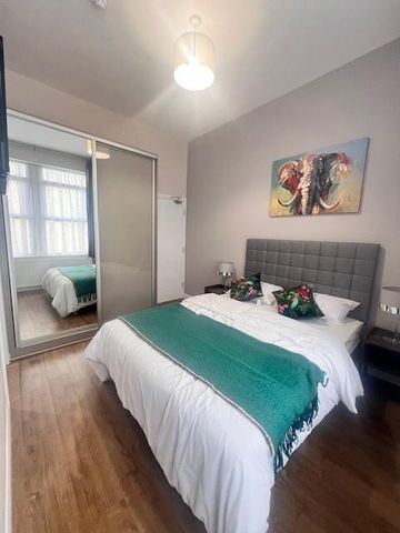 1 bedroom in a flat share to rent - Photo 2