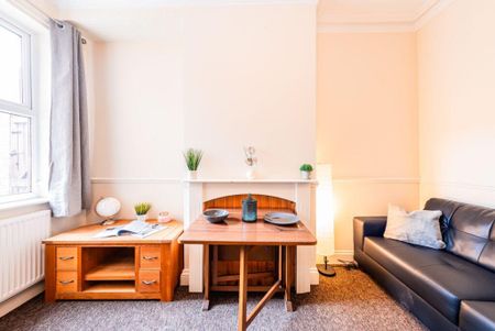 4 bedroom terraced house to rent - Photo 2