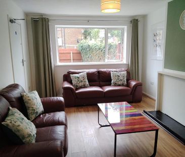 3 bedroom end of terrace house to rent - Photo 1