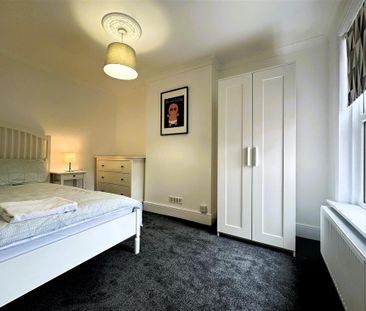 4 bedroom terraced house to rent - Photo 5