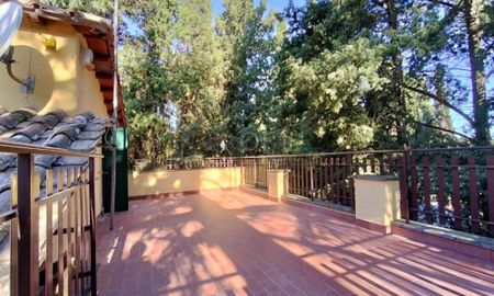Appia Antica-Villa: 240mq. Lovely country home. Large private garden. Spacious reception, dining, 3 bedrooms, 3 baths, fireplace, maid’s room, parking, silent, secure. Ref 824 - Photo 5