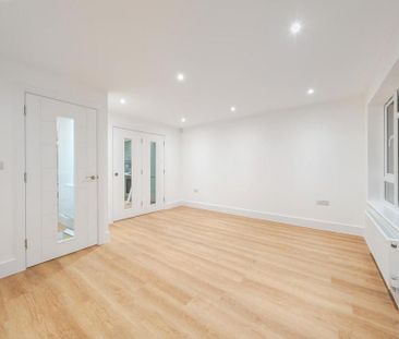 3 bedroom end of terrace house to rent - Photo 1