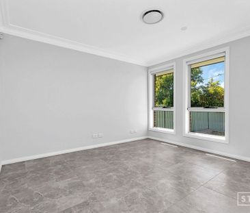 Modern 4 bedroom home - Photo 3