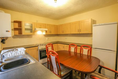 2 bedroom flat to rent - Photo 4