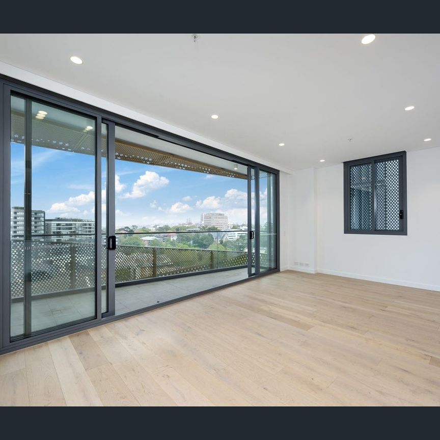 The Miller - Luxury 2 Bedroom Apartment + Parking - Photo 1
