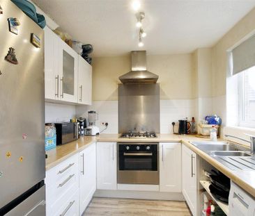2 bedroom terraced house to rent - Photo 2