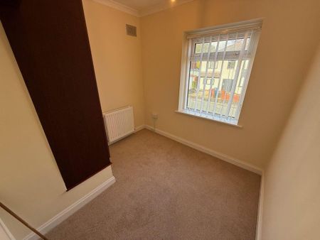 3 bedroom semi-detached house to rent - Photo 5