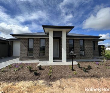 Beautiful Home in Prime Location. - Photo 3