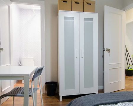 Carrer de Joaquín Costa, Valencia, Valencian Community 46005 - Photo 4