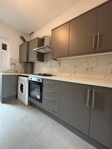 4 bedroom end of terrace house to rent - Photo 5